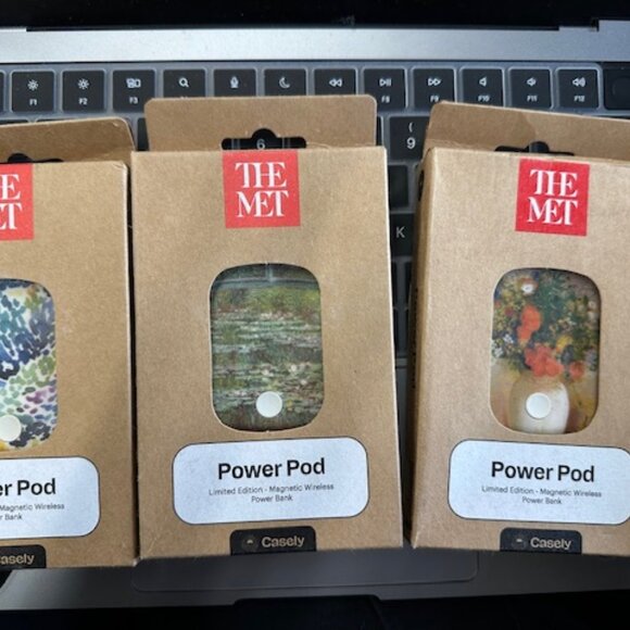 Casely Power Pod - Lot of 3 The MET designs - Picture 1 of 4